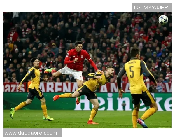 玫瑰足球传奇：从球场霸主到全球偶像的辉煌人生与成就